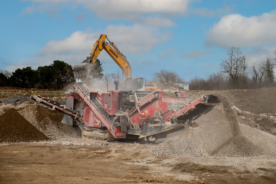 Location concasseur cribleur Nouvelle Aquitaine Concassage de déchets Nouvelle-Aquitaine